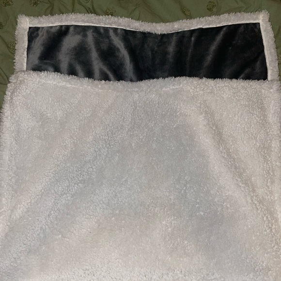 UGG Standard Size Pillow Cases - Picture 3 of 5